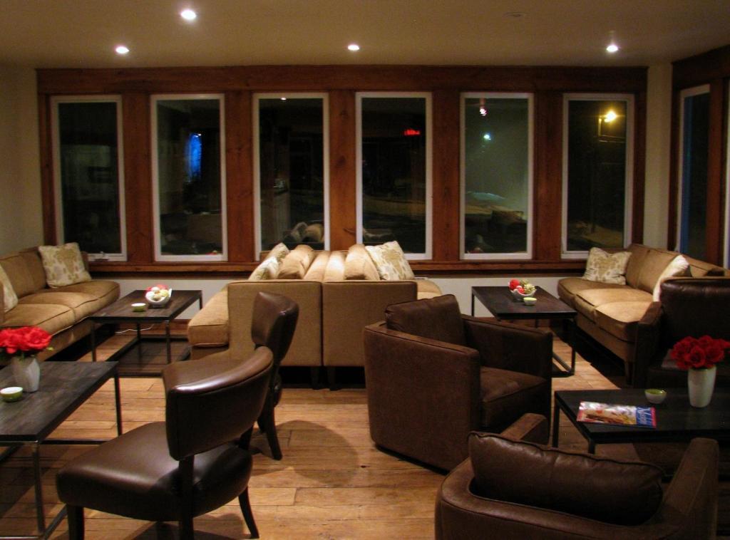 Pine Lodge Muskoka Huntsville Exterior photo